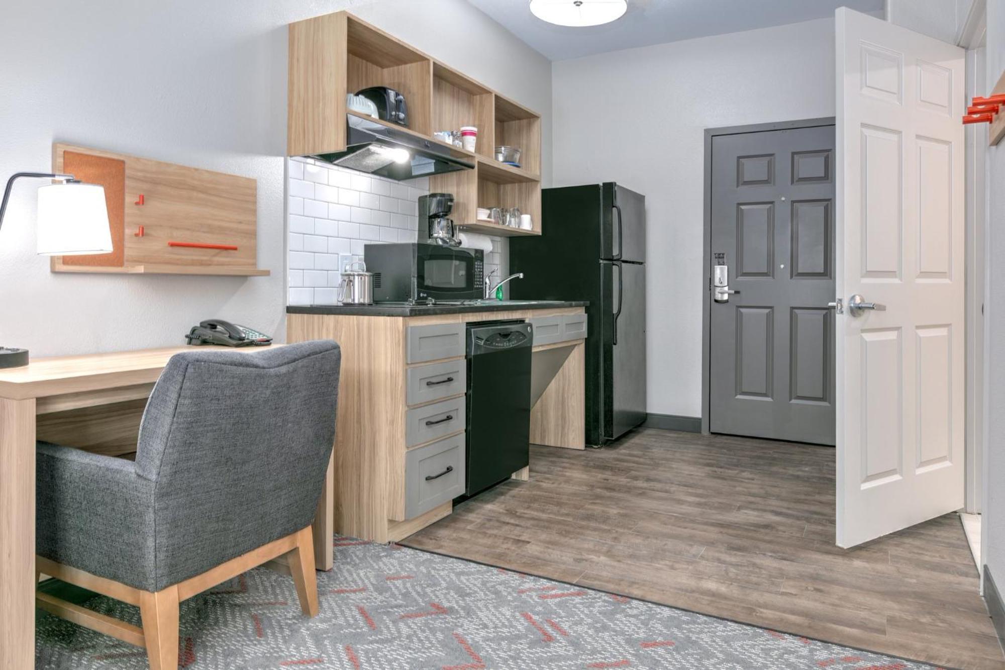 Candlewood Suites Lake Jackson By Ihg Bagian luar foto