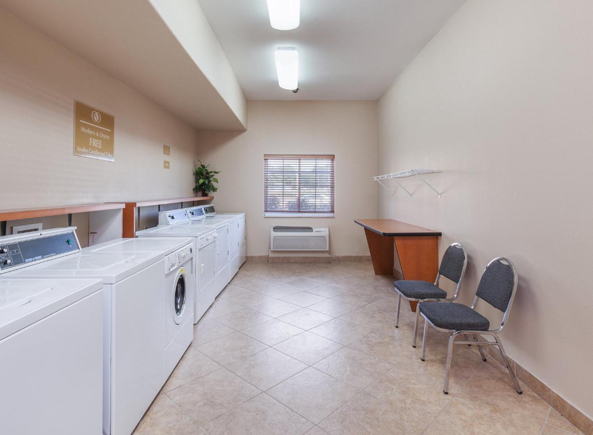 Candlewood Suites Lake Jackson By Ihg Bagian luar foto